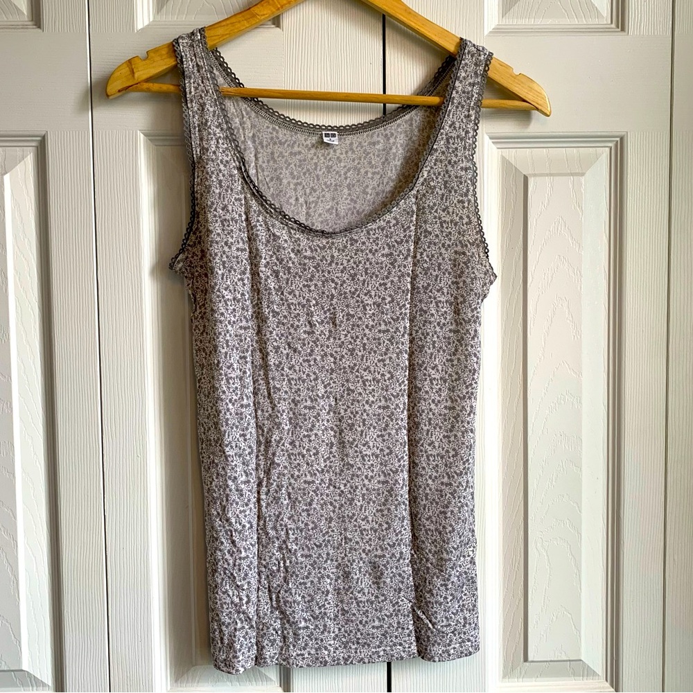 UNIQLO Grey Off White Floral Top